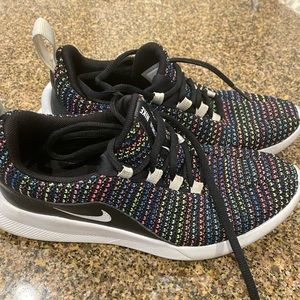 Nike tennis shoes semi-new